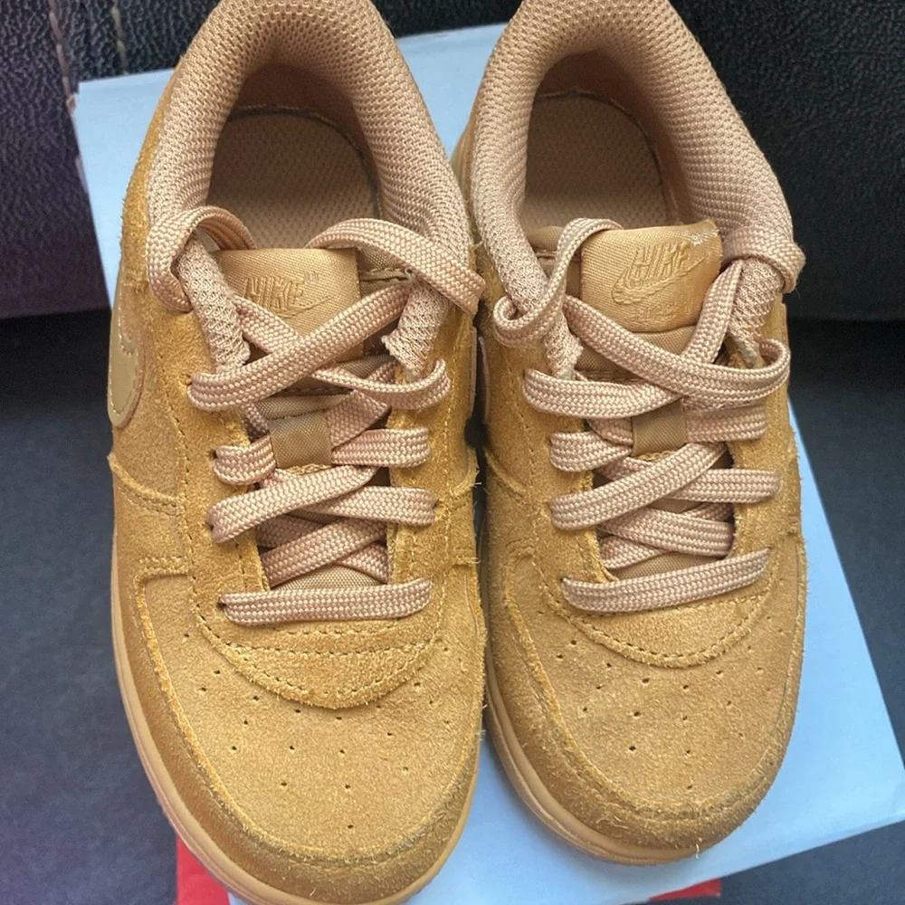 Toddler size 9 Air Force 1 light brown wheat
Callout - tip toe light wear - Picture 3 of 6